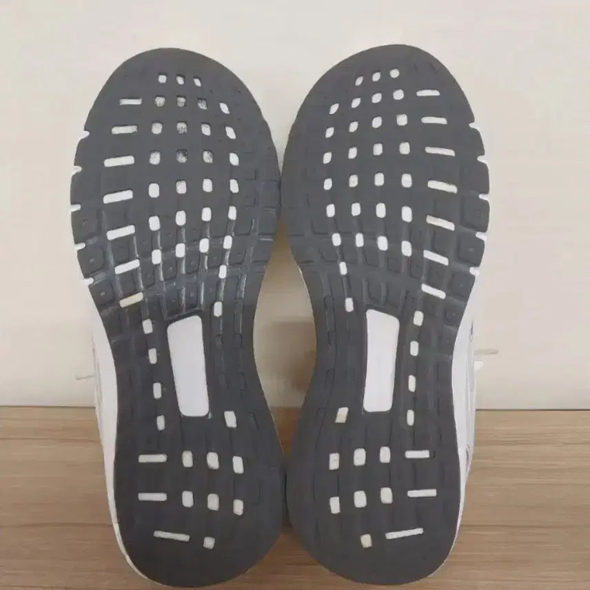 [BUNJANG] Adidas Running Shoes (Gray, 235) / 여성 아디다스 그레이 런닝화, 운동화 (235)