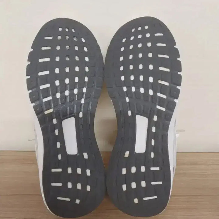 [BUNJANG] Adidas Running Shoes (Gray, 235) / 여성 아디다스 그레이 런닝화, 운동화 (235)