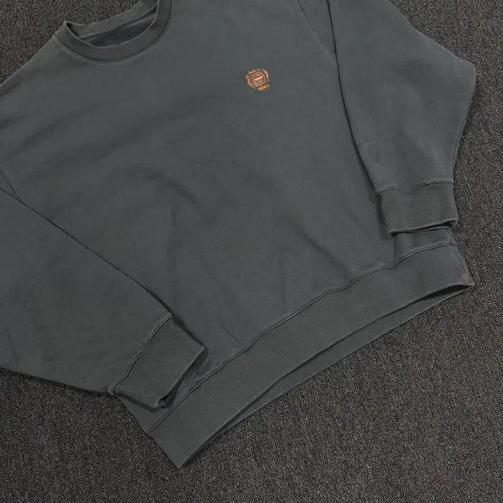 [BUNJANG] Solid Homme Gradient Embroidered Sweatshirt / 솔리드옴므 25FW 그라데이션 엠브로이더리 맨투맨