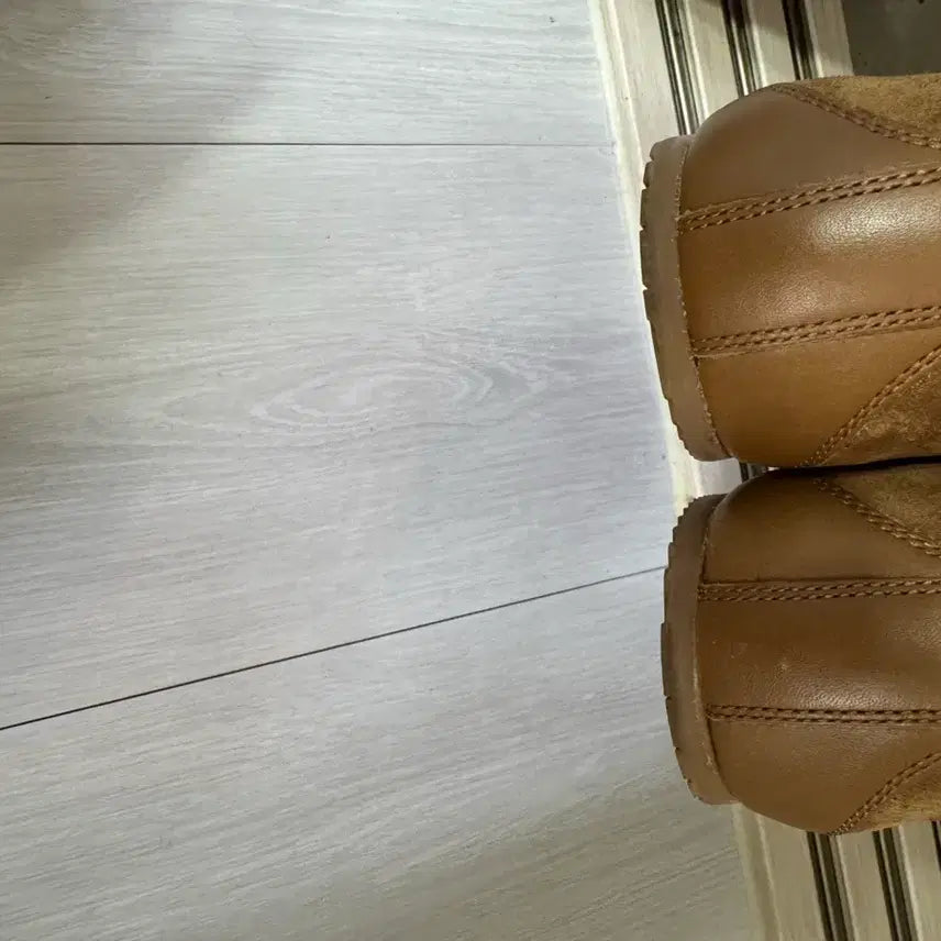 [BUNJANG] COS Minimal Sneakers Mocha / 코스 미니멀 스니커즈 모카