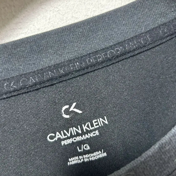 [BUNJANG] Calvin Klein Long Sleeve T-shirt (Black) - L / 캘빈클라인 블랙 긴팔 티셔츠 L