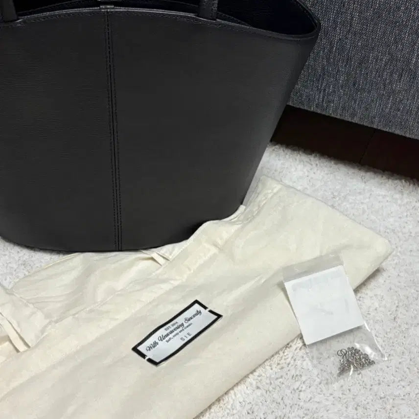 [BUNJANG] Sie Base Mini Tote Bag (Black) / 시에 sie 베이스 미니 토트백 (블랙)