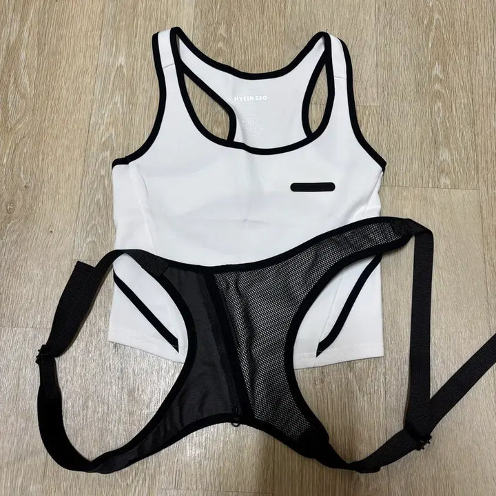 [BUNJANG] NewJeans Hyein Sports Tank Top (Size 1) / 혜인서 스포츠 탱크탑 1사이즈