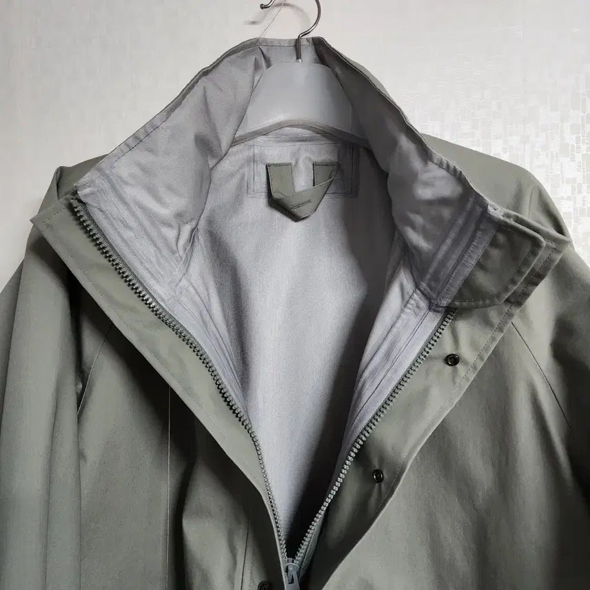 [BUNJANG] L Brochure Windbreaker Jacket / [L] 브로슈어 BROCHURE / 바람막이 윈드 브레이커 자켓