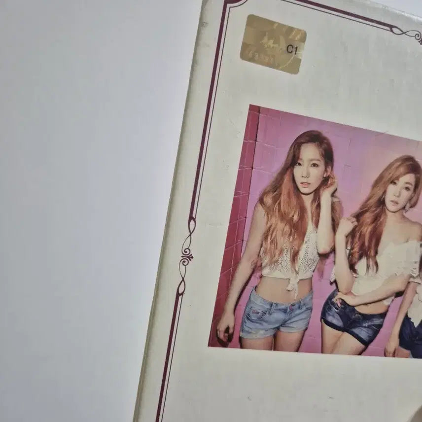 소녀시대 태티서 Holler 앨범 (태연 포토카드) 판매합니다.