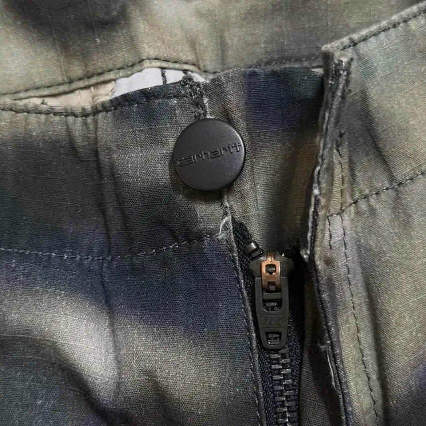 [SOLD OUT] Carhartt WIP 립스탑 카모 쇼츠