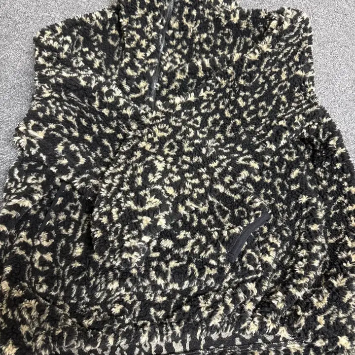 [BUNJANG] JunJunSpace Sherling Leopard Half Zip-up (M) / 준준스페이스 시어링 호피 하프집업 m