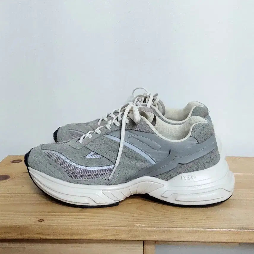 [BUNJANG] ISO Accumix Dove Sneakers / 270)이소 아큐믹 도브 스니커즈 1회착화