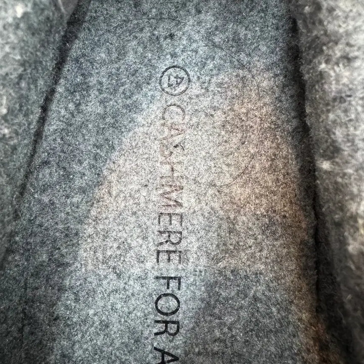 [BUNJANG] Cashmere Sneakers (265) / 고비 텍달린 캐시미어 스니커즈 (265)