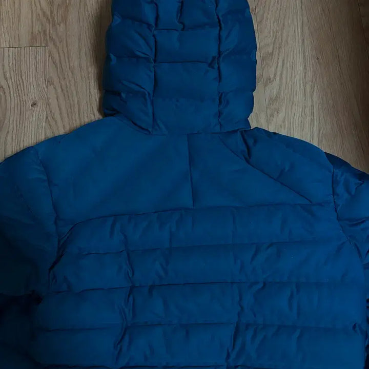 [SOLD OUT] 마운틴하드웨어 경량패딩