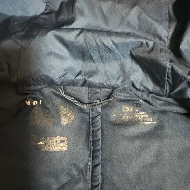 [SOLD OUT] 마운틴하드웨어 경량패딩