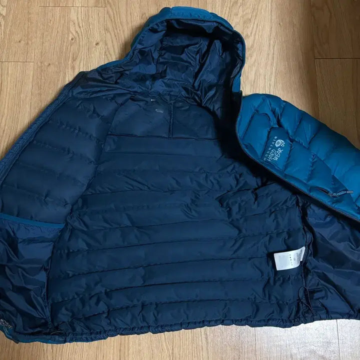 [SOLD OUT] 마운틴하드웨어 경량패딩