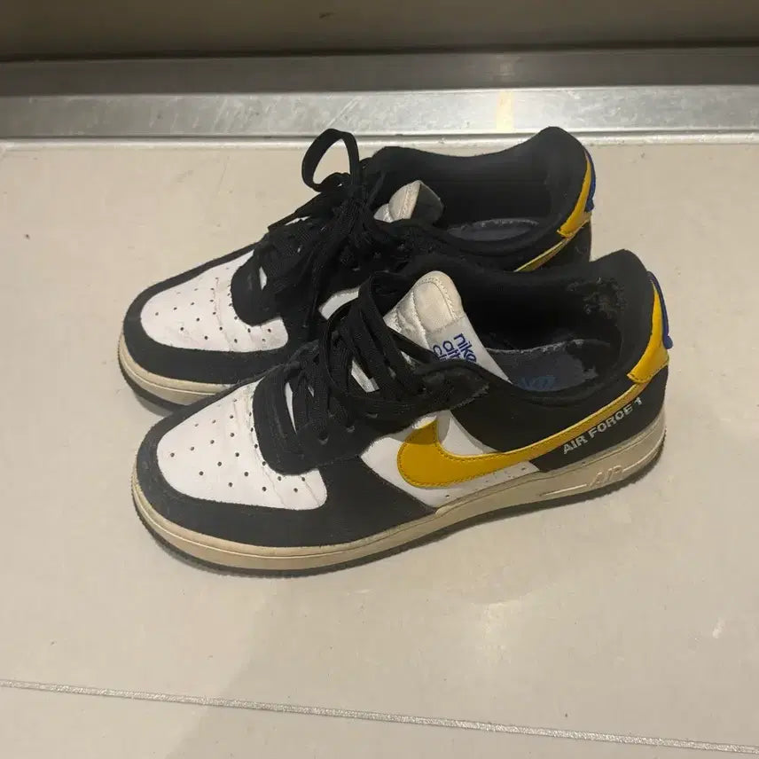 [BUNJANG] Nike Air Force Athletic Black and White Sneakers / 나이키 에어포스 애슬레틱 검노 250