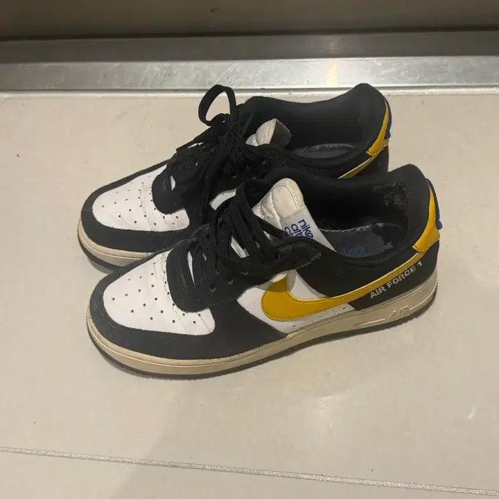 [BUNJANG] Nike Air Force Athletic Black and White Sneakers / 나이키 에어포스 애슬레틱 검노 250