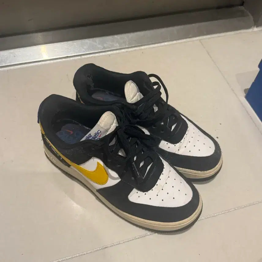 [BUNJANG] Nike Air Force Athletic Black and White Sneakers / 나이키 에어포스 애슬레틱 검노 250