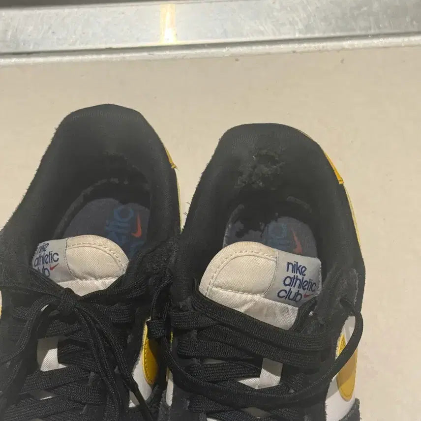 [BUNJANG] Nike Air Force Athletic Black and White Sneakers / 나이키 에어포스 애슬레틱 검노 250