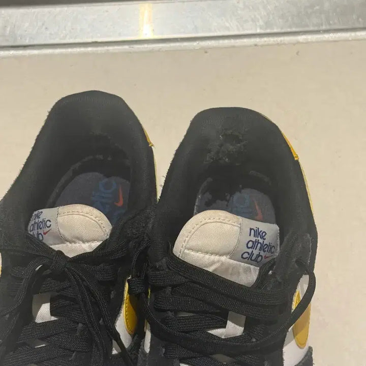 [BUNJANG] Nike Air Force Athletic Black and White Sneakers / 나이키 에어포스 애슬레틱 검노 250