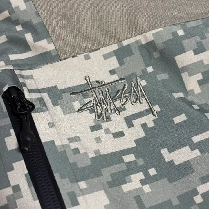 [SOLD OUT] [XL] 스투시 고어텍스 가이드 쉘 자켓 디지 카모