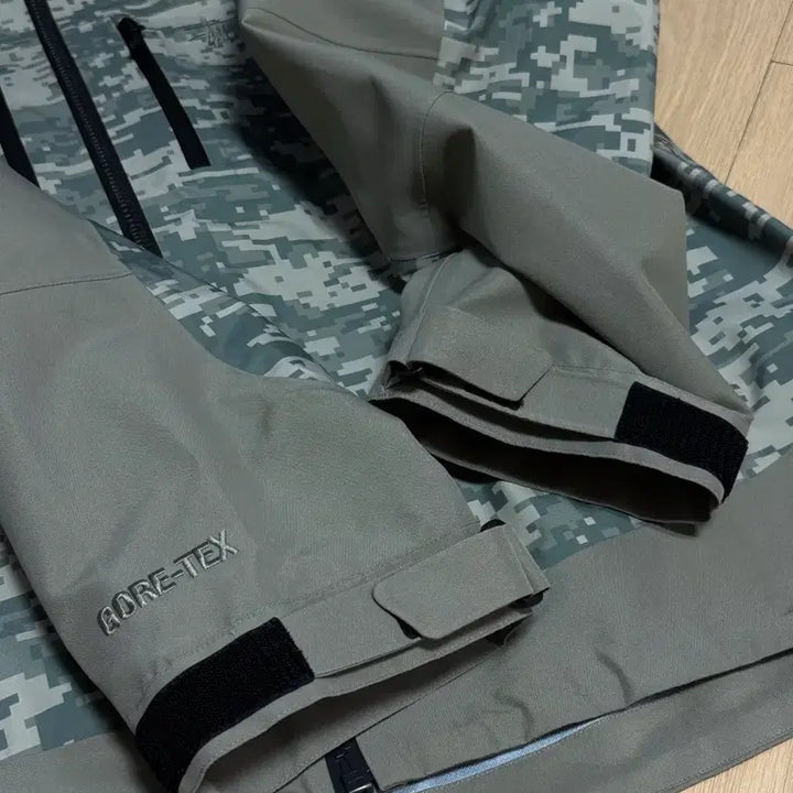 [SOLD OUT] [XL] 스투시 고어텍스 가이드 쉘 자켓 디지 카모