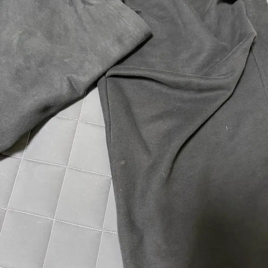 [BUNJANG] Archive Oversized Sweatpants / 파아카이브 오버사이즈 스웻팬츠 2