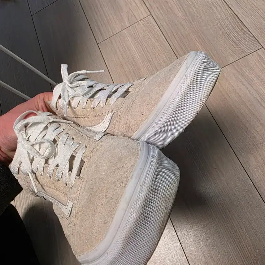 [BUNJANG] Vans Old Skool White Suede Sneakers / 반스 올드스쿨 화이트 스웨이드. 275