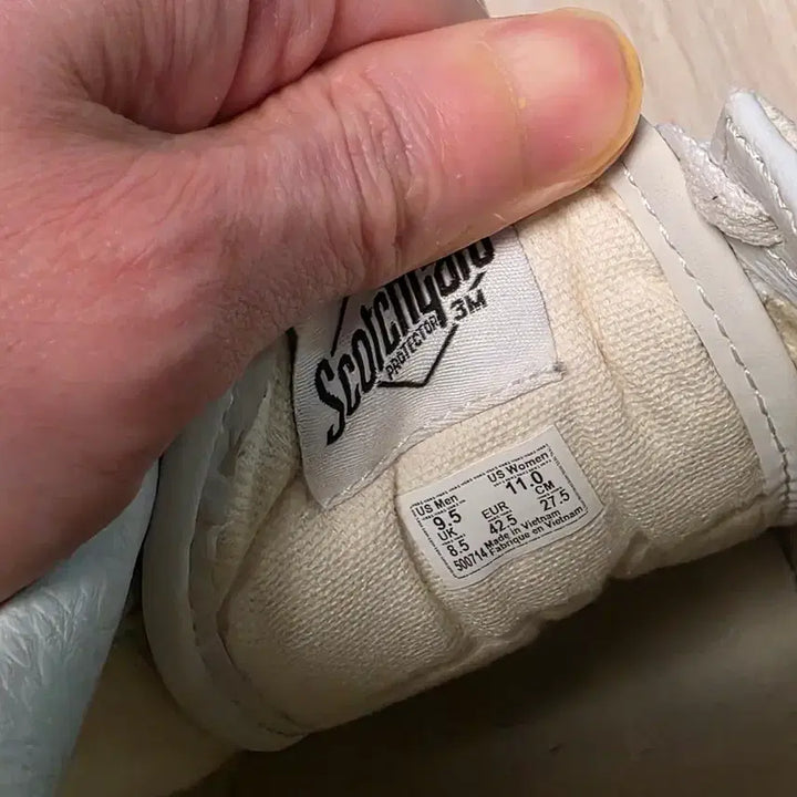 [BUNJANG] Vans Old Skool White Suede Sneakers / 반스 올드스쿨 화이트 스웨이드. 275