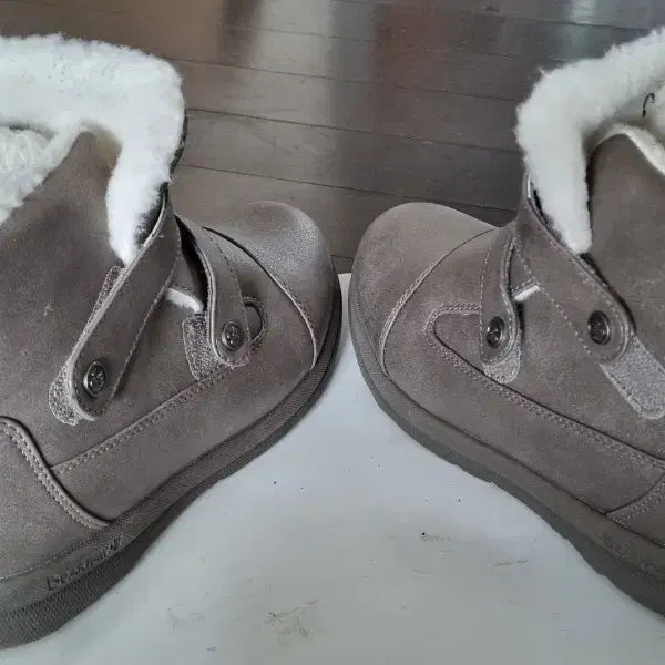 [BUNJANG] Bearpaw Ankle Fur Boots 240 / 베어파우 앵클 털부츠 240