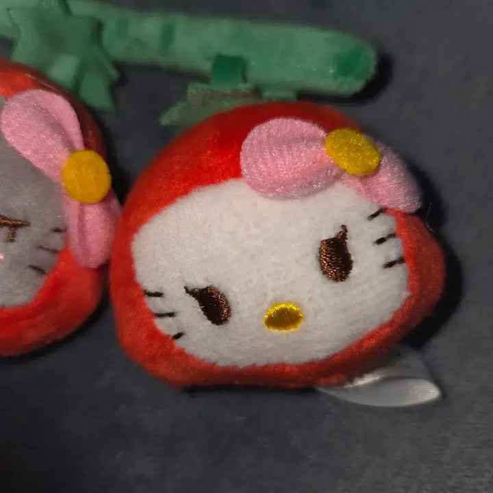 [BUNJANG] Hello Kitty Tomato Keychain Doll / 헬로키티 토마토 키링 인형