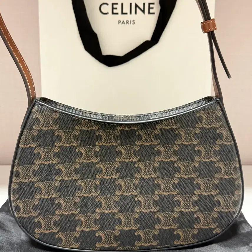 [BUNJANG] Celine Tilly Bag Medium Triomphe / [급매]셀린느 틸리백 미디엄 트리옹프 최저가 판매