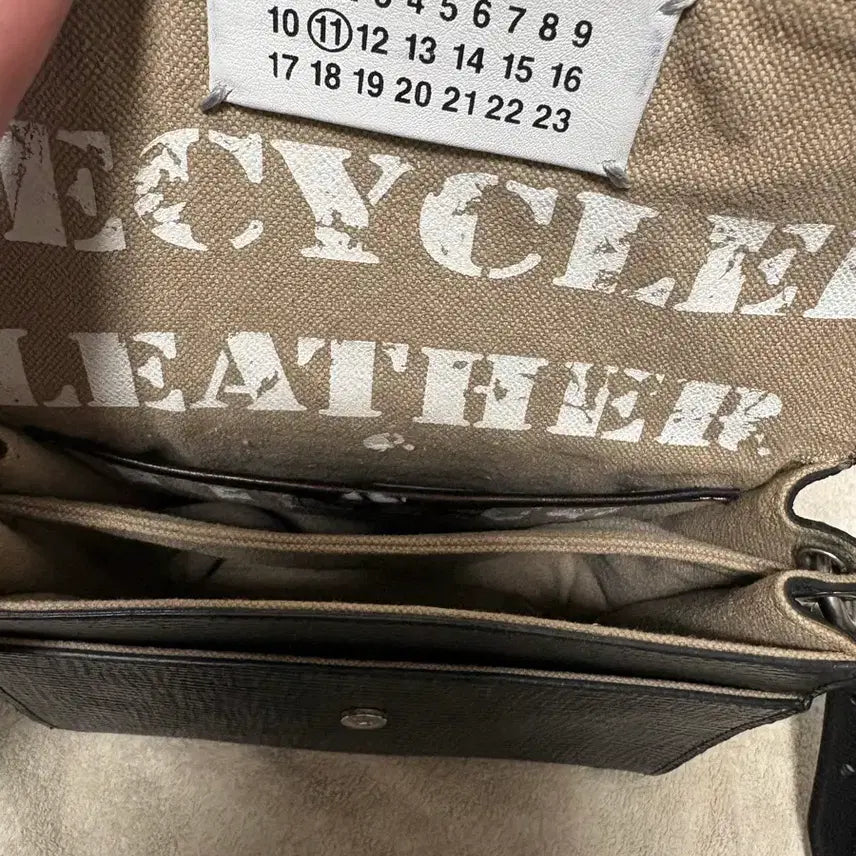 [BUNJANG] Maison Margiela Black Leather Box Bag / 메종 마르지엘라 블랙 레더 박스백