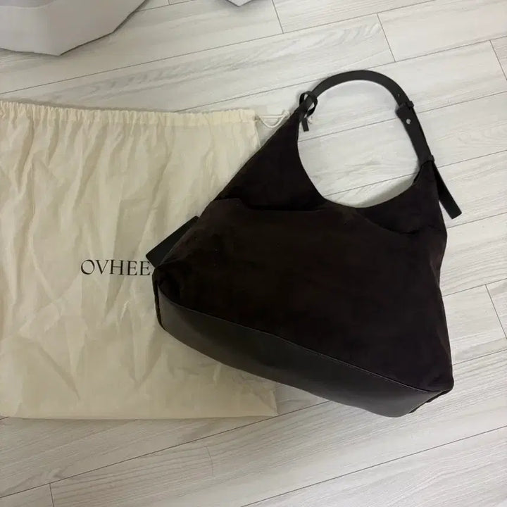 [BUNJANG] OVHEE Plum Suede Hobo Bag Dark Brown / OVHEE 오브히 플럼 스웨이드 호보백 다크브라운