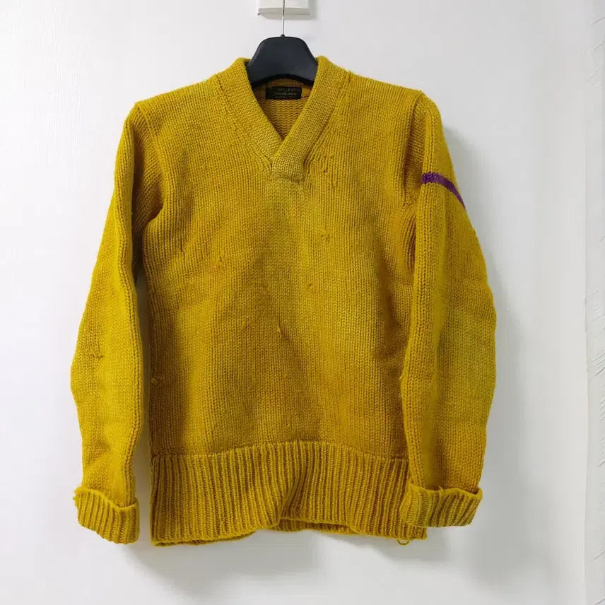 [BUNJANG] Vintage Wool V-Neck Sweater / 30년대 WOOL V-NECK SWEATER 선페이드 디스트레스드