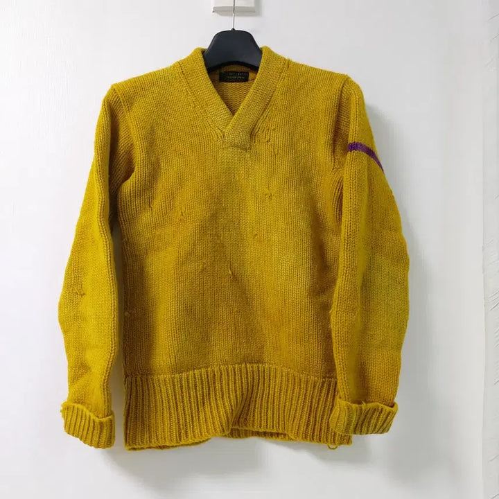 [BUNJANG] Vintage Wool V-Neck Sweater / 30년대 WOOL V-NECK SWEATER 선페이드 디스트레스드