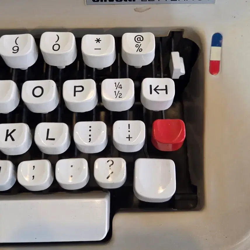 [BUNJANG] Retro Olivetti Lettera 34 English Typewriter / 레트로 올리베티 레테라 34 영문 타자기