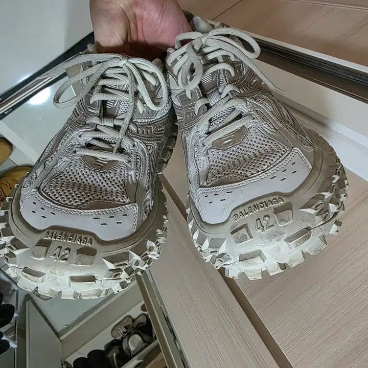 [BUNJANG] Balenciaga Defender Beige 42 / 발렌시아가 디펜더 베이지 42