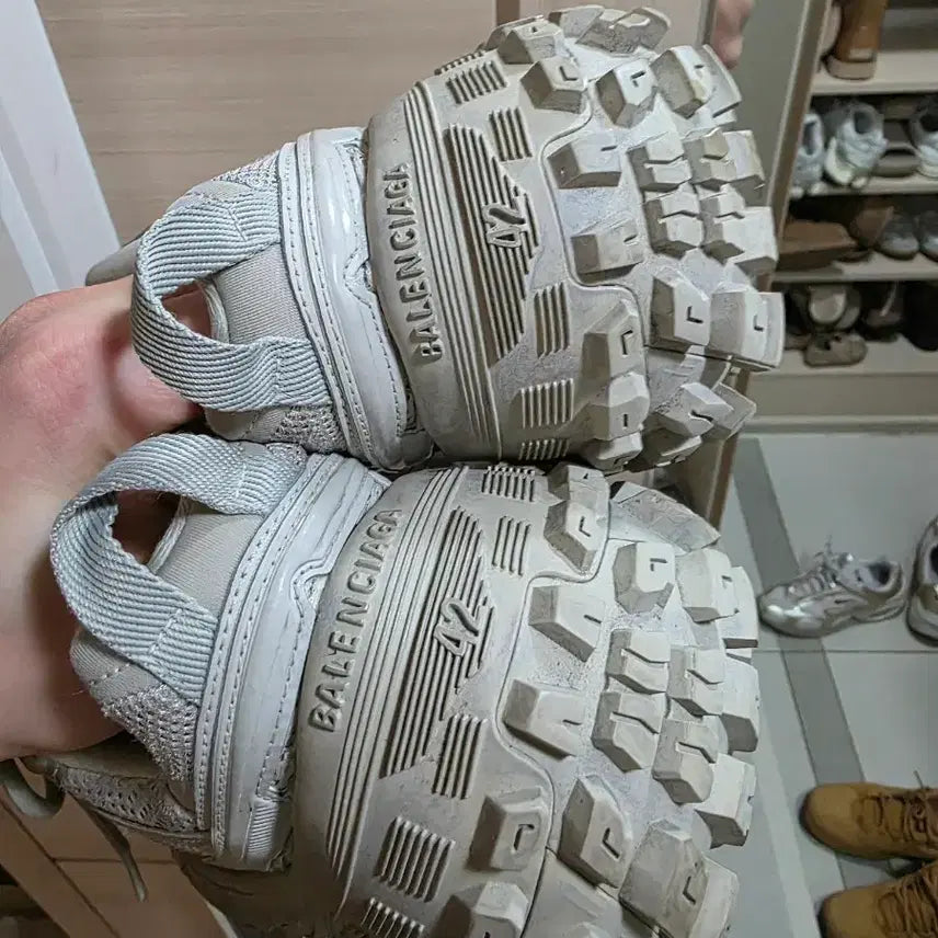 [BUNJANG] Balenciaga Defender Beige 42 / 발렌시아가 디펜더 베이지 42