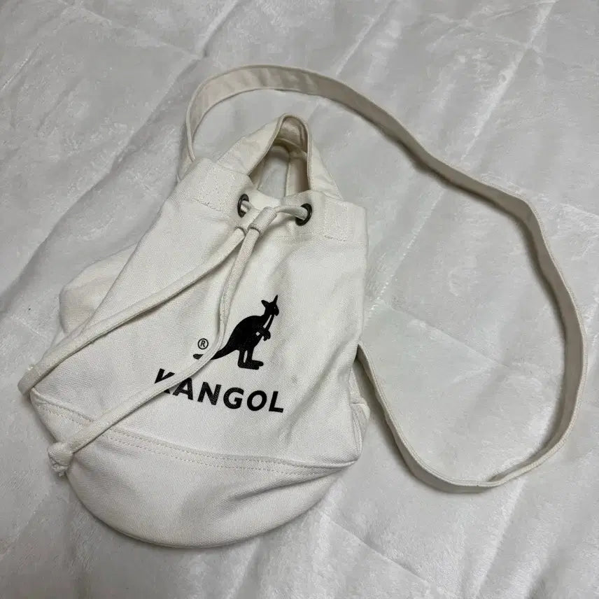 [BUNJANG] Kangol White Canvas Crossbody Bag / 캉골 화이트 캔버스 크로스백 복조리가방