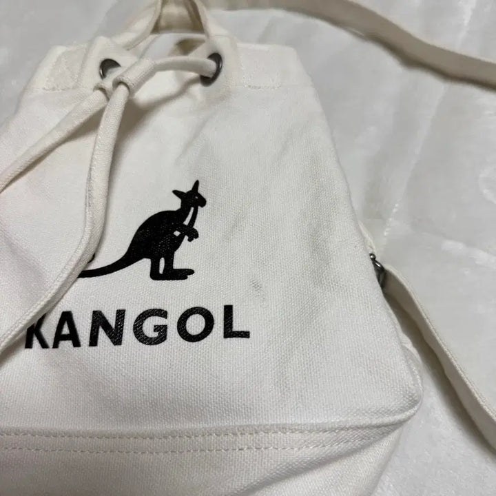 [BUNJANG] Kangol White Canvas Crossbody Bag / 캉골 화이트 캔버스 크로스백 복조리가방