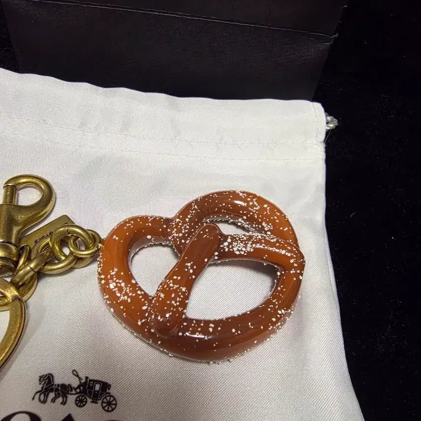 [BUNJANG] Coach Pretzel Bag Charm Keyring / [새상품] 코치 프레츨백참 프레첼키링 코치백참 코치키링 명품백참