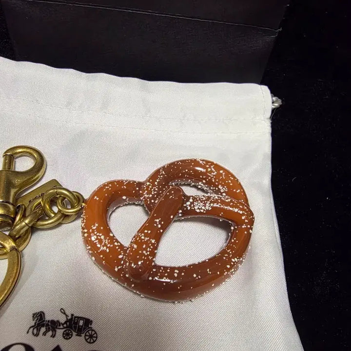 [BUNJANG] Coach Pretzel Bag Charm Keyring / [새상품] 코치 프레츨백참 프레첼키링 코치백참 코치키링 명품백참