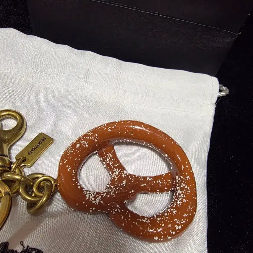 [BUNJANG] Coach Pretzel Bag Charm Keyring / [새상품] 코치 프레츨백참 프레첼키링 코치백참 코치키링 명품백참