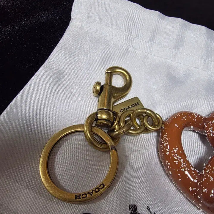 [BUNJANG] Coach Pretzel Bag Charm Keyring / [새상품] 코치 프레츨백참 프레첼키링 코치백참 코치키링 명품백참
