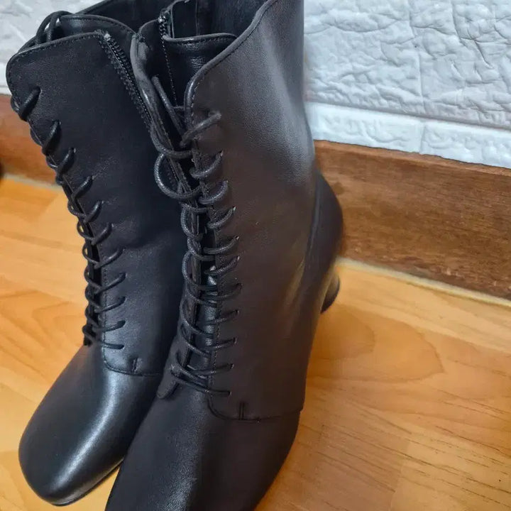 [BUNJANG] Nine West Leather Lace-up Ankle Boots / 나인웨스트 양가죽 레이스업 미니앵클부츠 250mm
