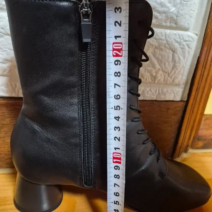 [SOLD OUT] 나인웨스트 양가죽 레이스업 미니앵클부츠 250mm