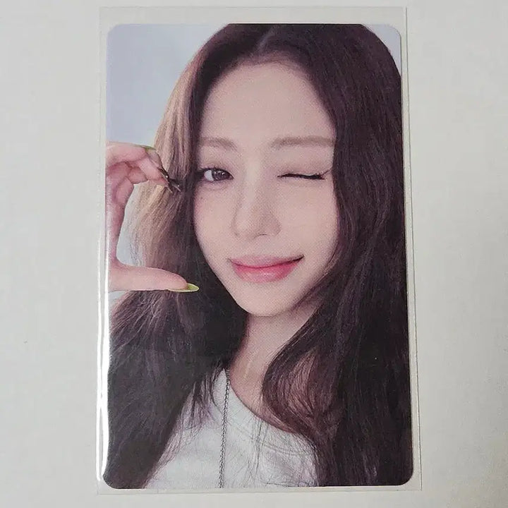 [SOLD OUT] 르세라핌 허윤진 포카