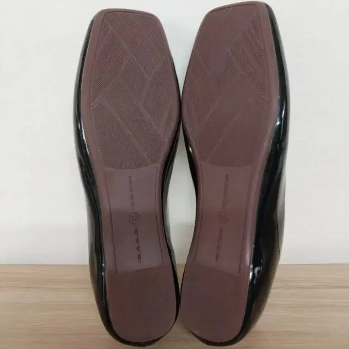 [BUNJANG] Square Cubic Embellished Flat Shoes / 여성 스퀘어 큐빅 플랫슈즈, 가죽로퍼 (36/ 230)