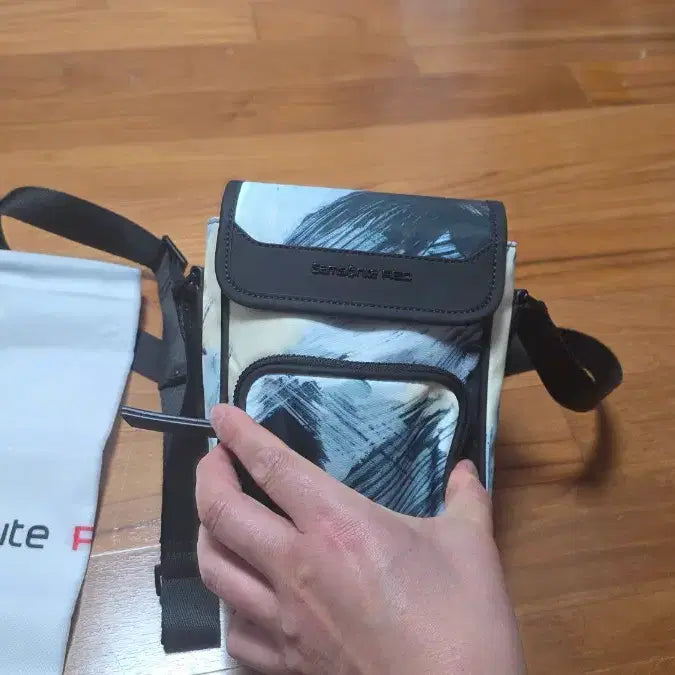 [BUNJANG] Samsonite Cross Bag / 샘소나이트 크로스백