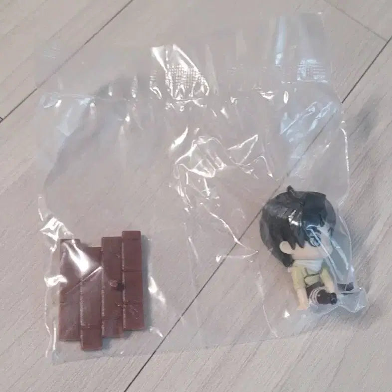 [BUNJANG] Attack on Titan Eren Cleaning Swarasetai Mini Figure / 진격의 거인 15 에렌 청소 스와라세타이 피규어 미개봉