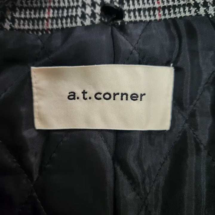[BUNJANG] a.t.corner Check Quilted Coat (85) / a.t.corner 뒷면 자수 포인트 체크 누빔 코트 (85)