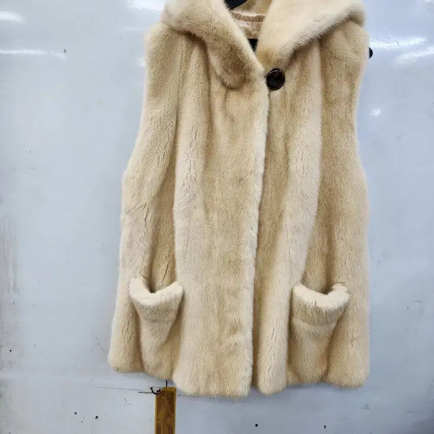 [BUNJANG] Unspecified Minky Hooded Vest Ivory / 밍크후드조끼